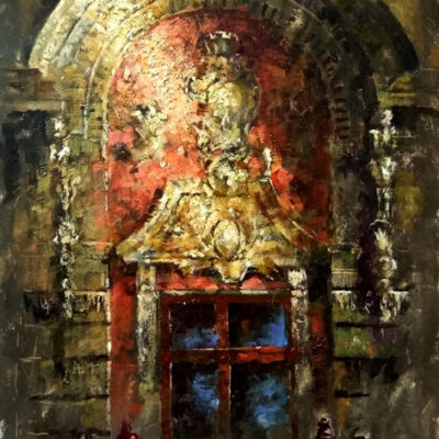 Арка с окном и барельефом